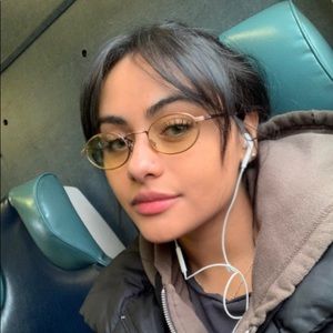 Meet your Posher, Mmaria paz